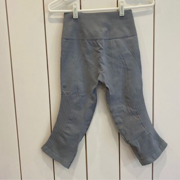 Lululemon Women's Light Gray Awakening High Rise 17" Cropped Leggings Size 2 - Picture 2 of 10